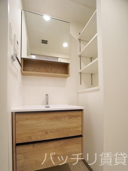 洗面設備　同シリーズの別のお部屋。現況を優先します。