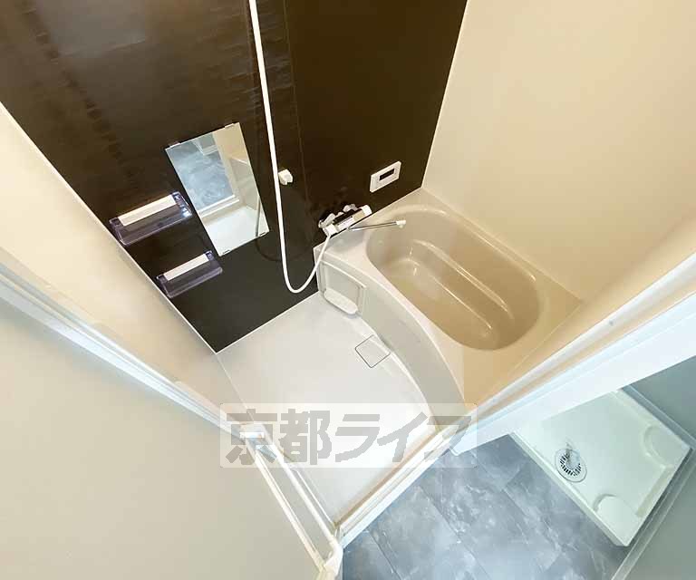 バス・シャワールーム　清潔感あるバスルーム