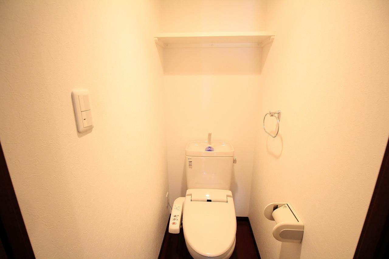 トイレ　別部屋の写真です。