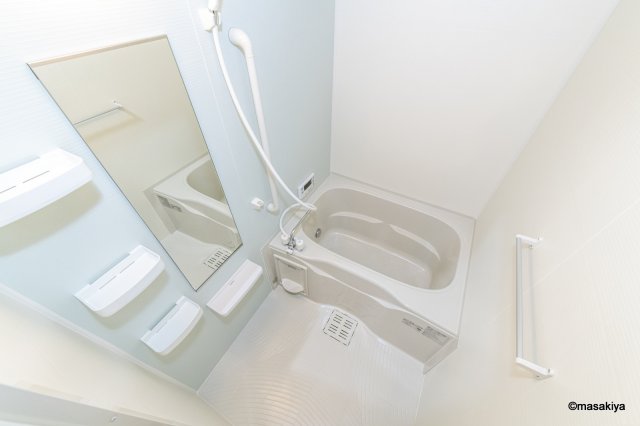 バス・シャワールーム　お風呂　追い焚き・浴室乾燥機付きです。