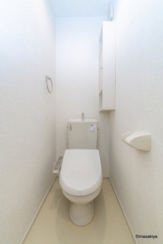 トイレ　トイレ　ウォシュレット付き。