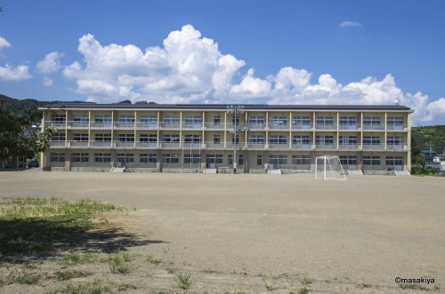 中学校　長野市立豊野中学校（中学校）まで832m