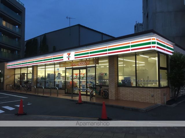 コンビニ　セブンイレブン（コンビニ）まで111m