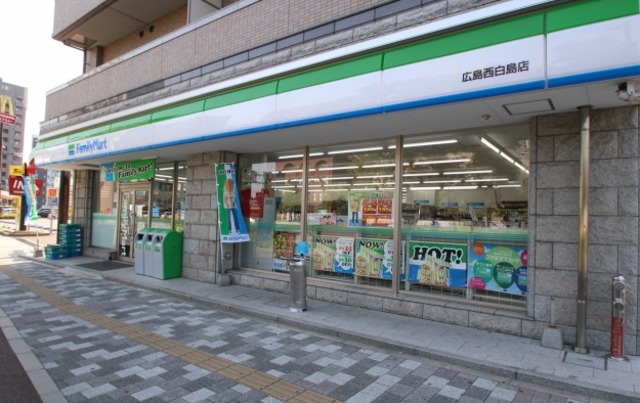 コンビニ　ファミリーマート広島西白島店（コンビニ）まで295m