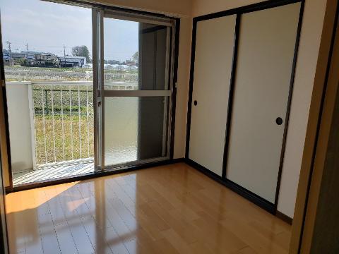 居室・リビング　室内