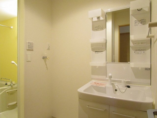 洗面設備　コンパクトで使いやすい洗面所