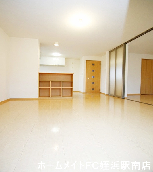 居室・リビング　★オールフローリングの角部屋です★