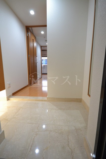 玄関　※建物内別間取参考写真