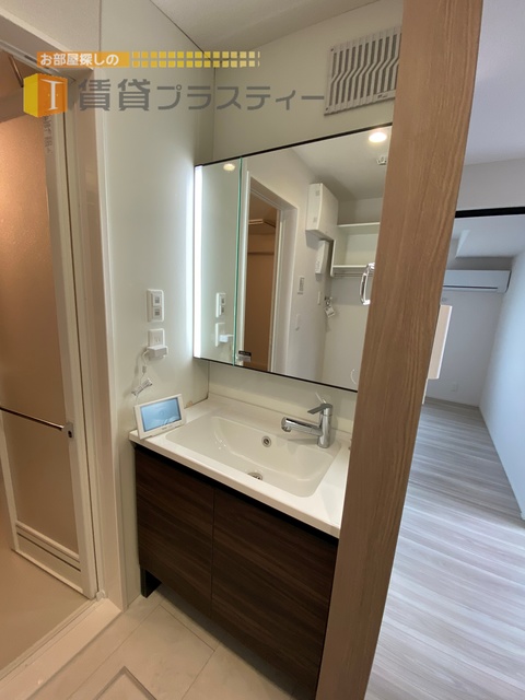 洗面設備　こんな洗面台、憧れでしたね。