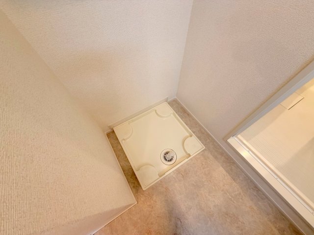 その他設備　嬉しい室内洗濯機置場。これで洗濯機も長持ちしますね。