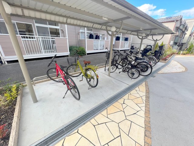 駐車場　あなたの大事な自転車も安心してとめることができますね。