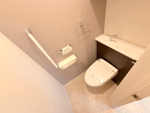 トイレ　綺麗なトイレにはウォシュレット標準装備です。