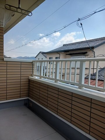 バルコニー　暖かな日差しのふりそそぐバルコニー