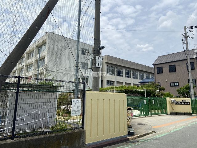 小学校　八尾市立亀井小学校（小学校）まで1522m