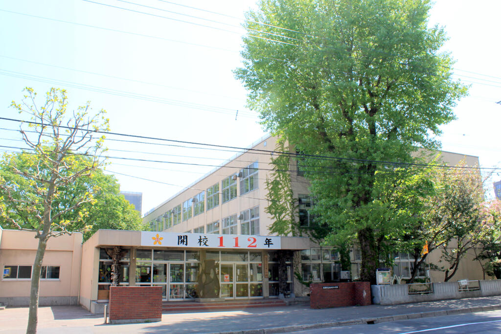 小学校　札幌市立北九条小学校（小学校）まで295m