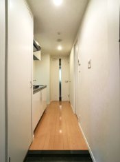玄関　※別部屋参考写真。