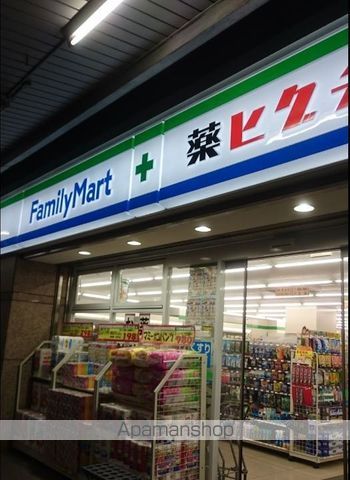 コンビニ　ファミリーマート（コンビニ）まで31m