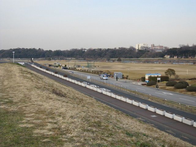 公園　江戸川河川敷（公園）まで550m