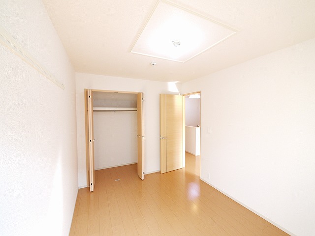 その他部屋・スペース　開放的な寝室です