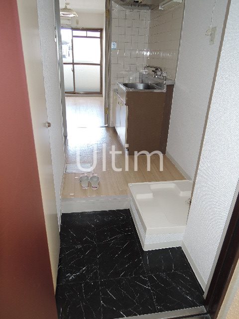 玄関　別部屋のお写真です。ご参考までに！