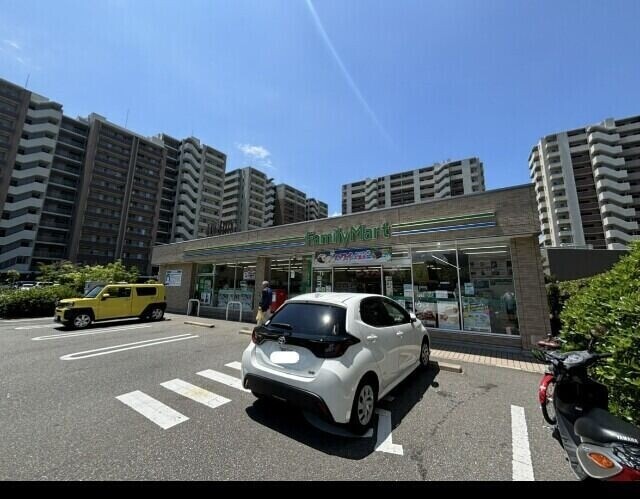 コンビニ　ファミリーマート福岡香椎照葉四丁目店（コンビニ）まで2446m
