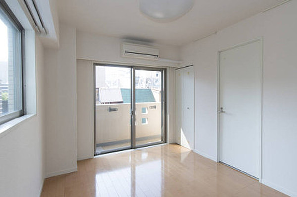 居室・リビング　写真は同タイプ住居です。