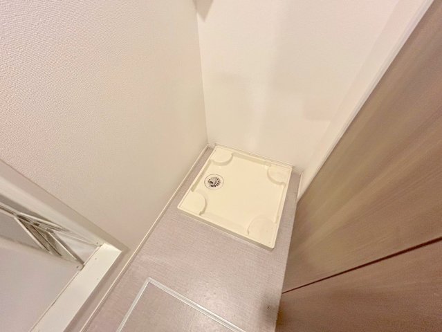 その他設備　嬉しい室内洗濯機置場。これで洗濯機も長持ちしますね。