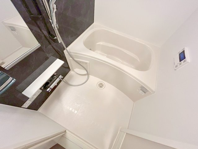 バス・シャワールーム　広めのお風呂は一日の疲れを癒してくれます。