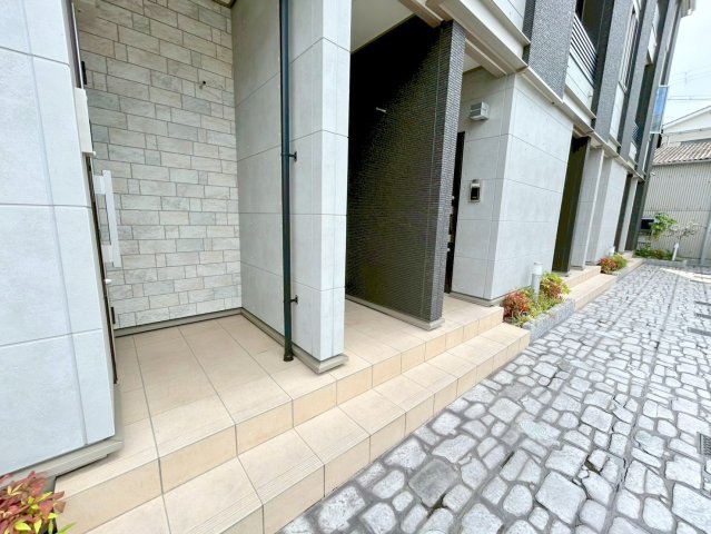 エントランス　綺麗なエントランスです。