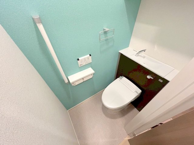 トイレ　綺麗なトイレにはウォシュレット標準装備です。