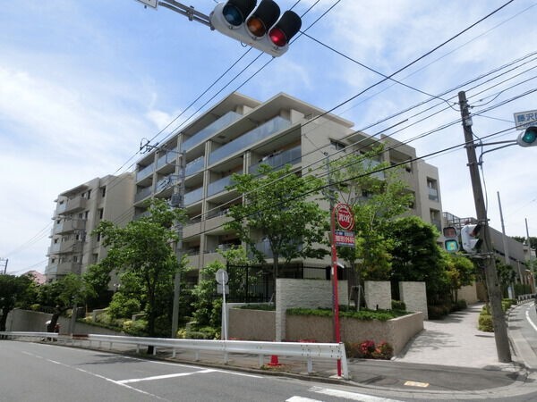 建物外観　オートロック付きです