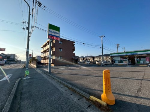 コンビニ　ファミリーマート 西条古川店（コンビニ）まで169m