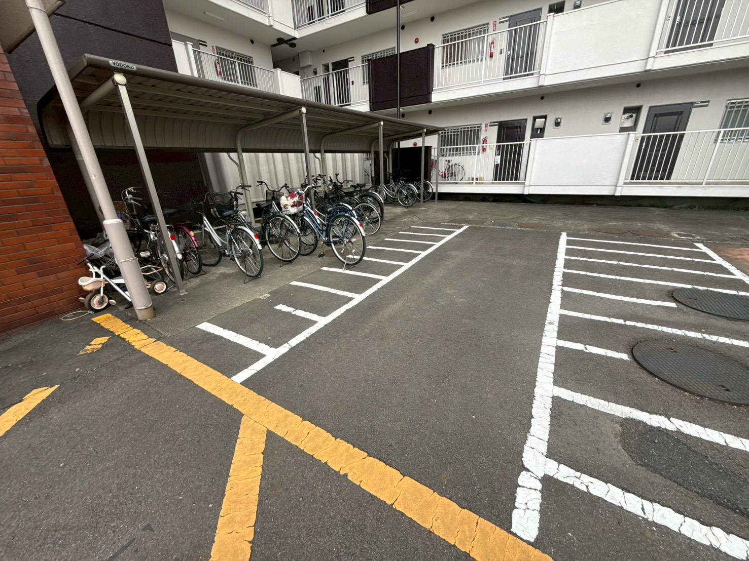 駐車場　敷地内駐車場