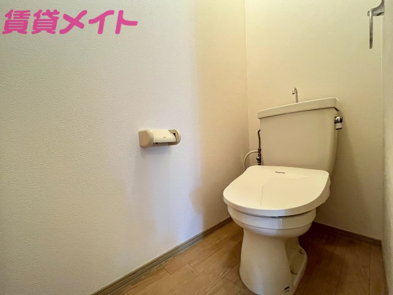 トイレ　同型参考写真