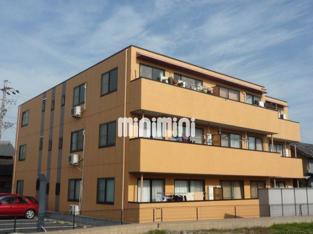 建物外観　オレンジ色のマンション