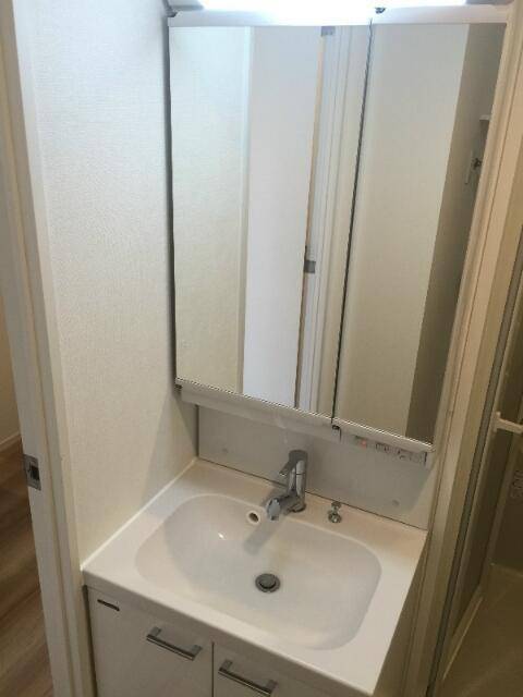 洗面設備　人気の独立洗面台です