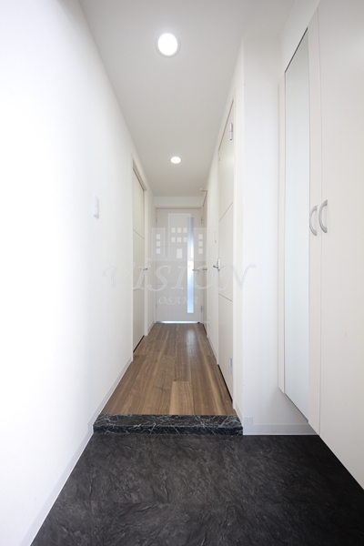玄関　写真は別タイプのお部屋です。