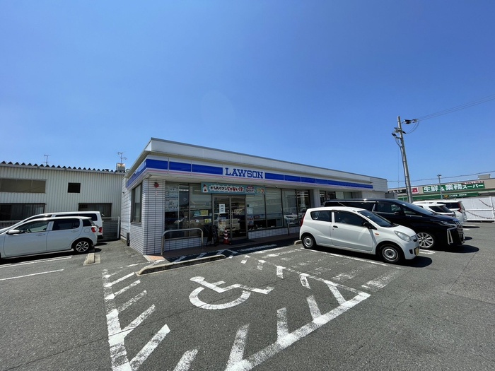コンビニ　ローソン（コンビニ）まで720m