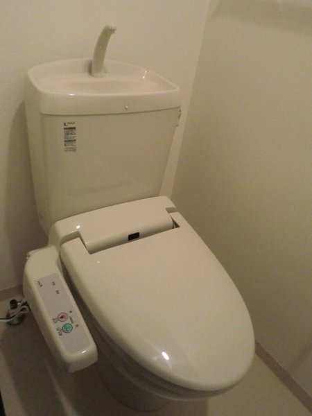 トイレ　温水洗浄便座