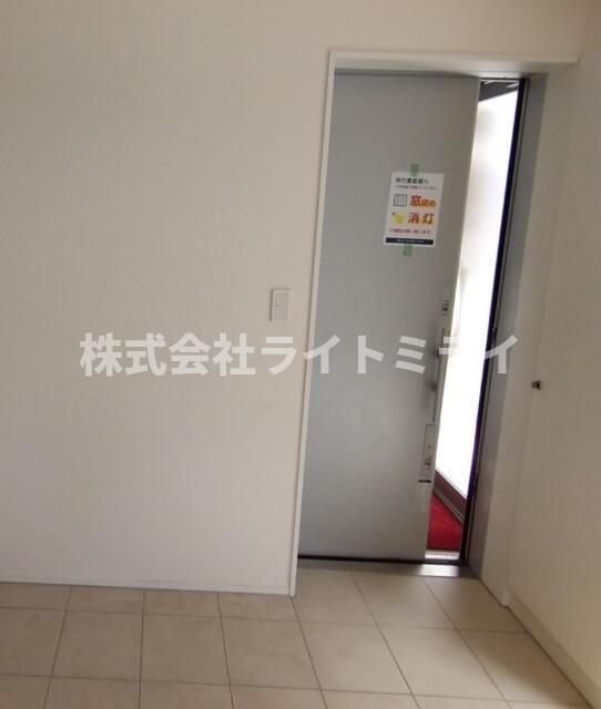 玄関　?