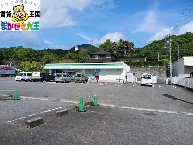 コンビニ　ファミリーマート東長崎戸石店（コンビニ）まで369m