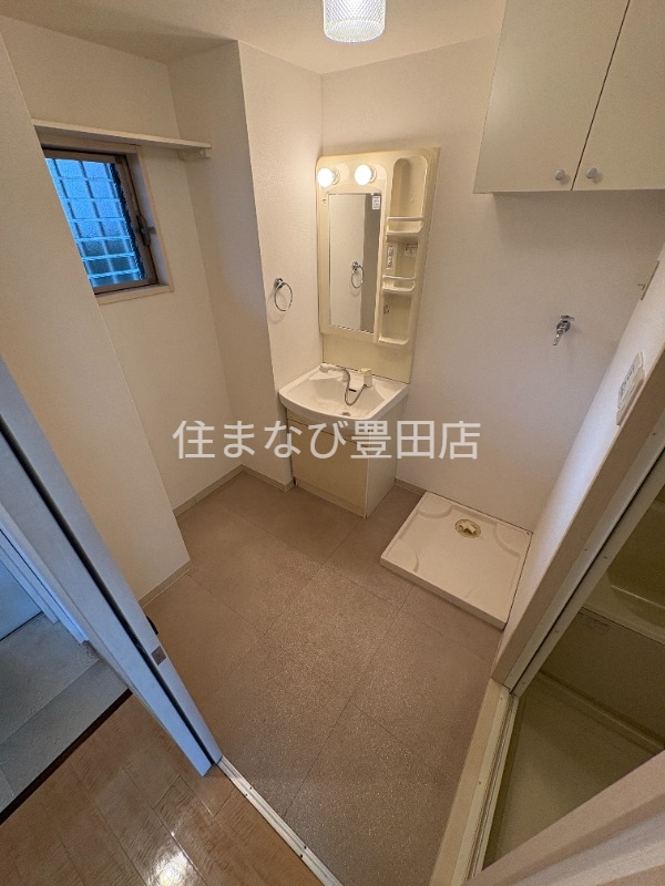 洗面設備　同型タイプ