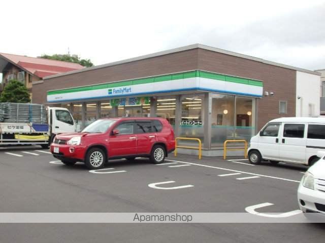 コンビニ　ファミリーマート（コンビニ）まで461m