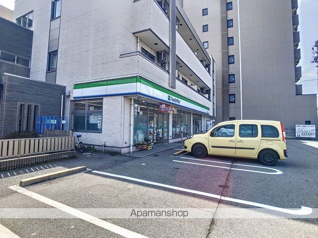 コンビニ　ファミリーマート金沢けやき通り店（コンビニ）まで807m