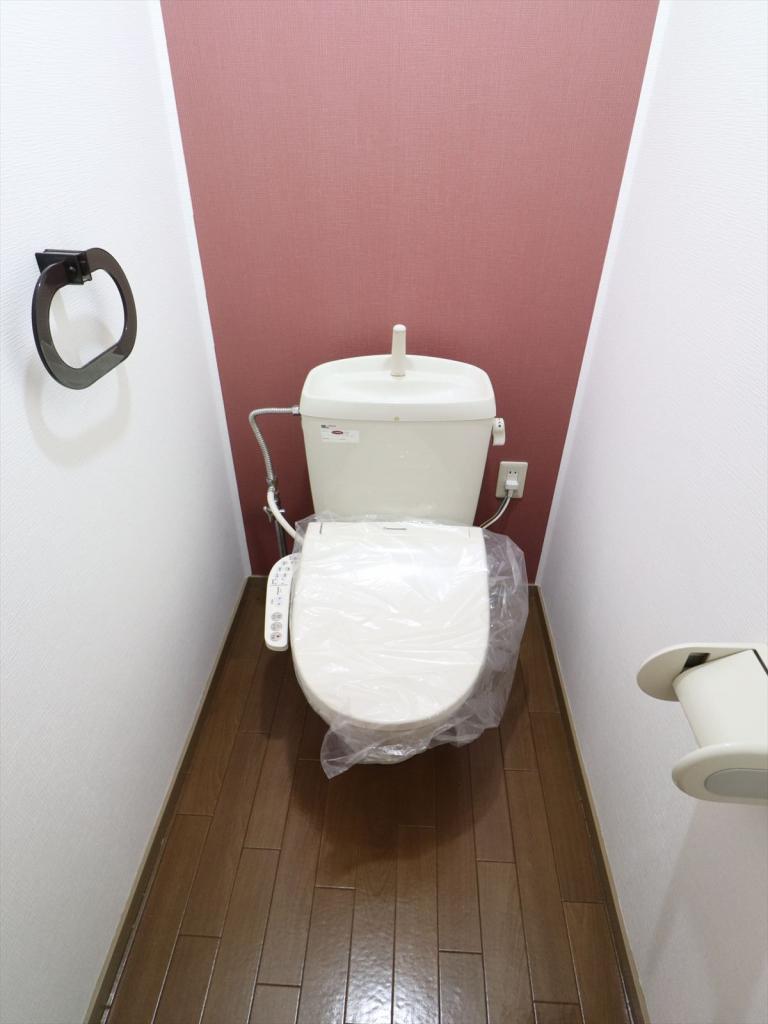トイレ　温水洗浄便座付き