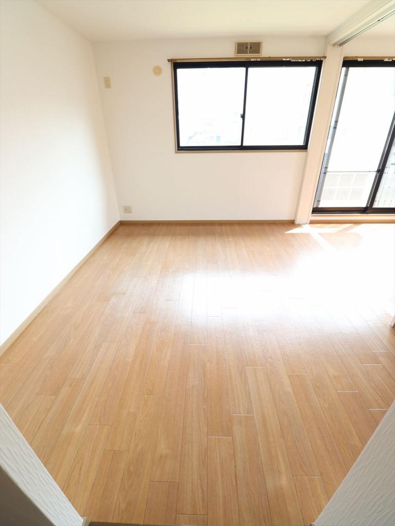 居室・リビング　明るいお部屋です