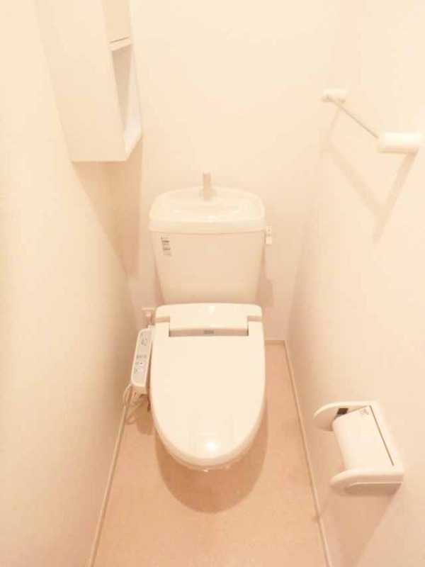 トイレ　温水洗浄便座つき！