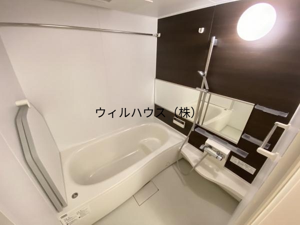 バス・シャワールーム　浴室乾燥機、追焚機能付の広々バスルーム！