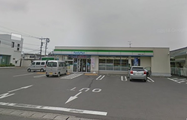 コンビニ　ファミリーマート宮崎霧島二丁目店（コンビニ）まで608m