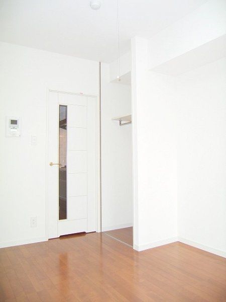 収納　白を基調とした明るいお部屋